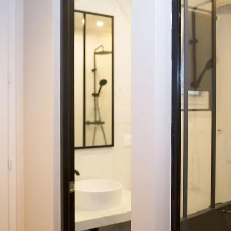 Studio Fonctionnel Et Moderne Place Clichy - 2p
